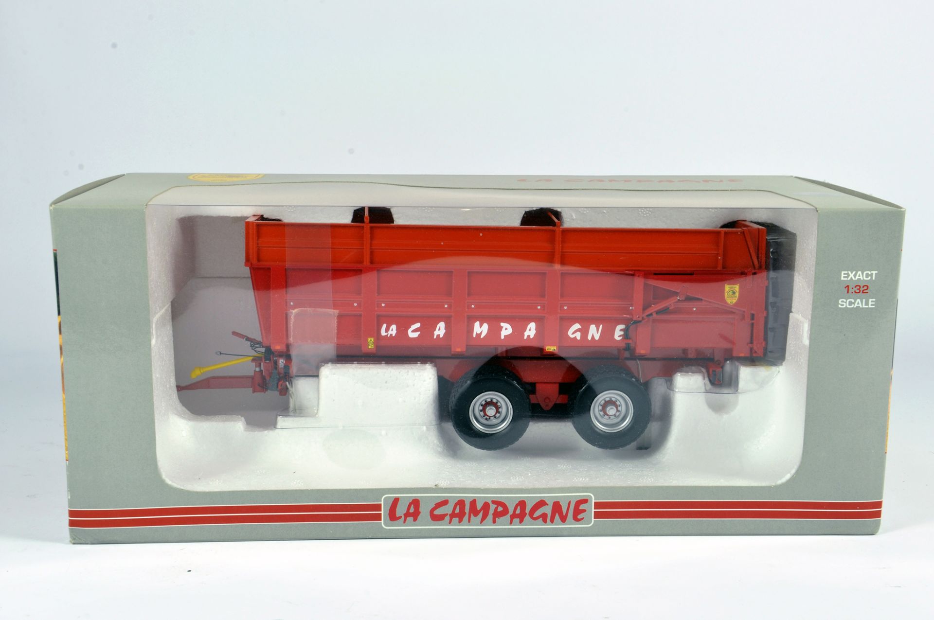 Universal Hobbies 1/32 La Campagne Trailer. NM to M in Box.