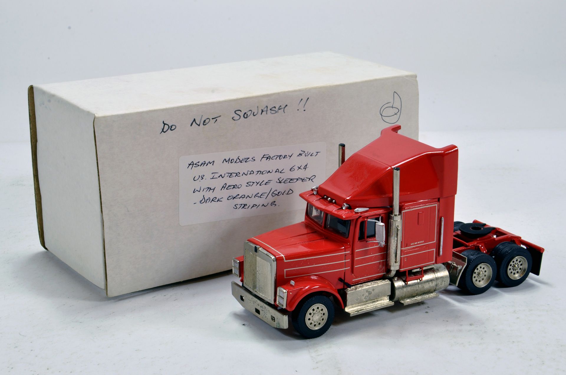 ASAM Smith Auto Models 1/48 White Metal US International 6X4 Tractor with Aero Sleeper Cab. E to NM.