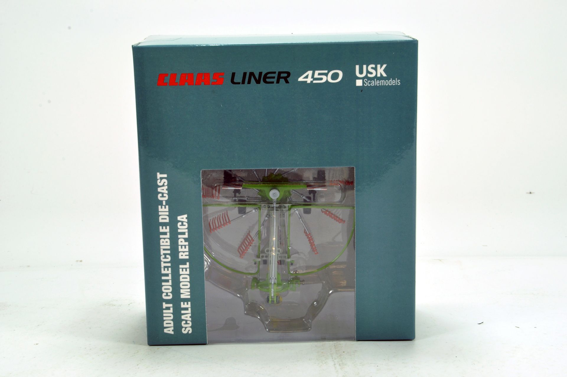 USK 1/32 Farm issue comprising Claas Liner 450 Set. NM to M in Box.