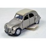 Franklin Mint 1/24 1951 Citroen 2CV. Impressive highly detailed piece that displays well hence E