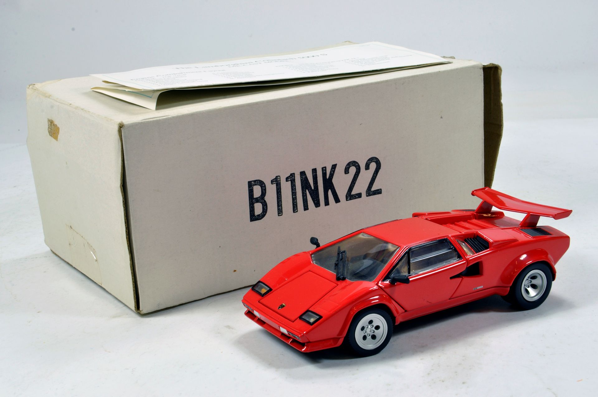 Franklin Mint 1/24 1982 Lamborghini Countach 5000S. Impressive highly detailed piece that displays