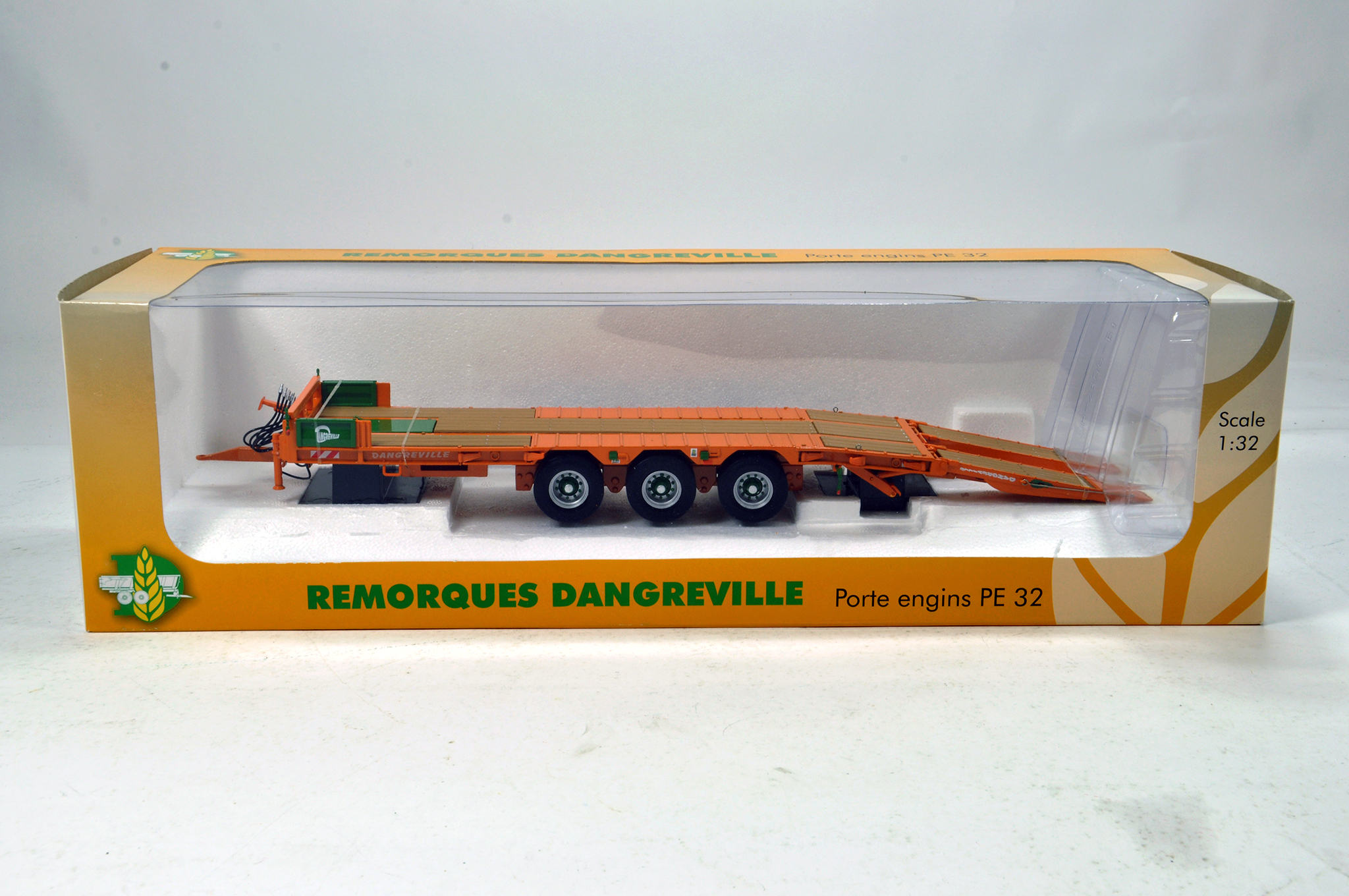 Universal Hobbies 1/32 Dangreville Low Loader Trailer. NM in Box.