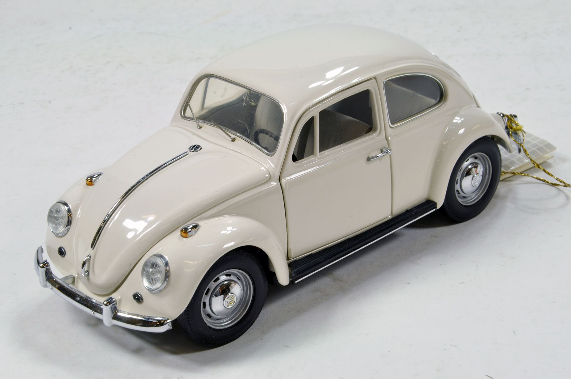 Franklin Mint 1/24 1967 Volkswagen Beetle. Impressive highly detailed piece that displays well hence