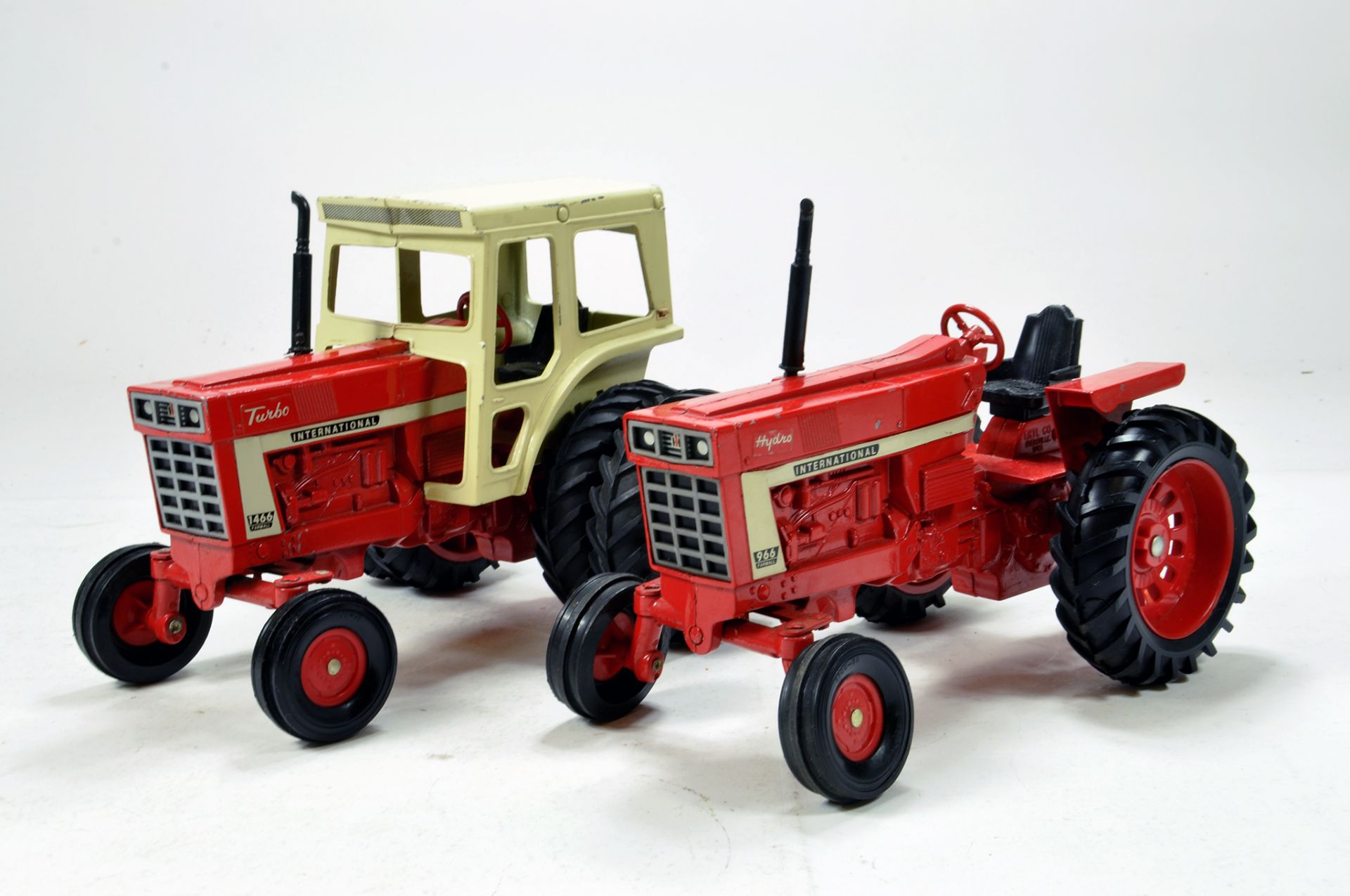 A Duo of Ertl 1/16 International Tractor issues. Generally G to VG.