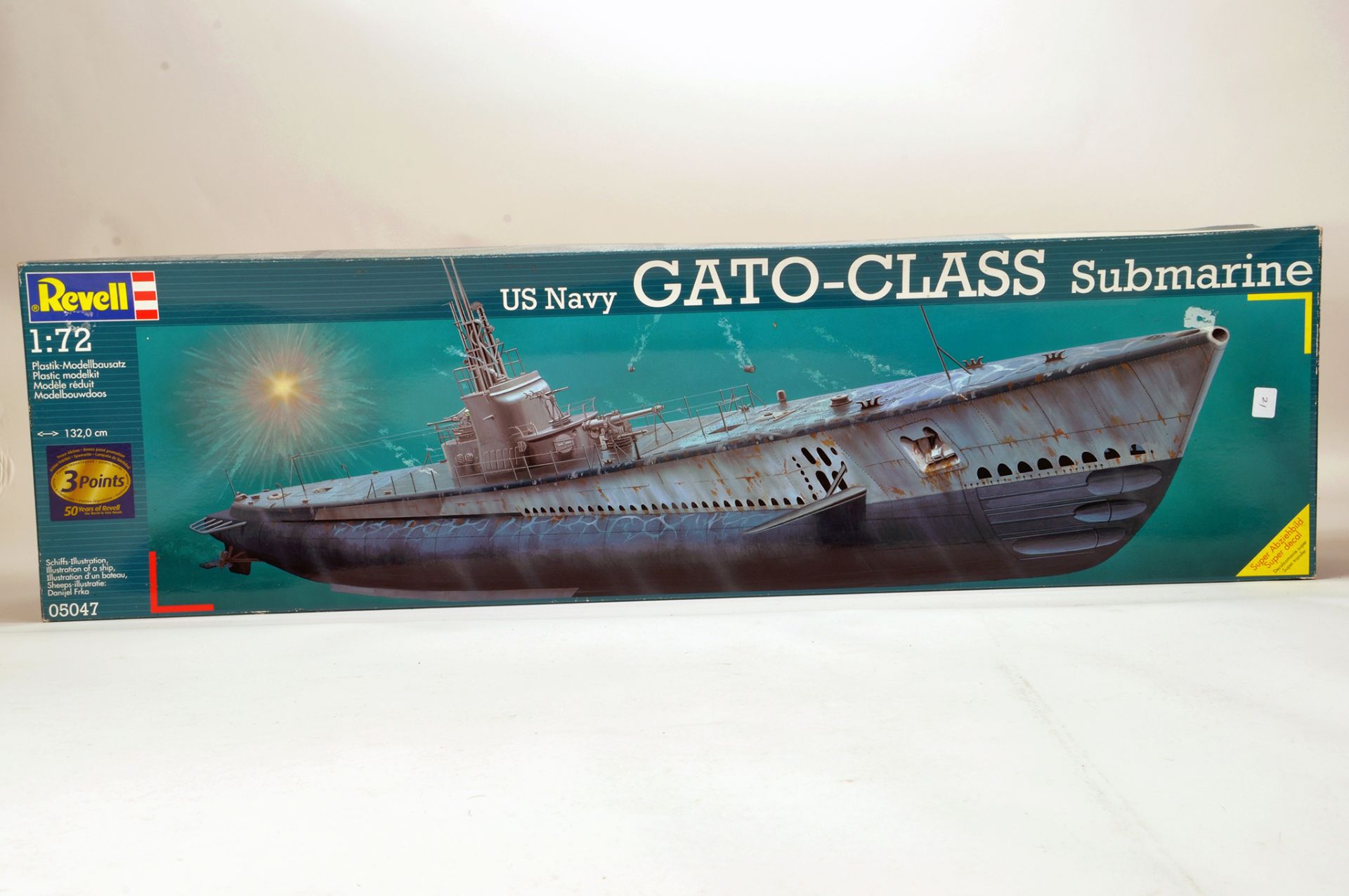 Revell 1/72 Plastic Model Kit comprising US WWII Gato Class Submarine. Impressive Kit that is