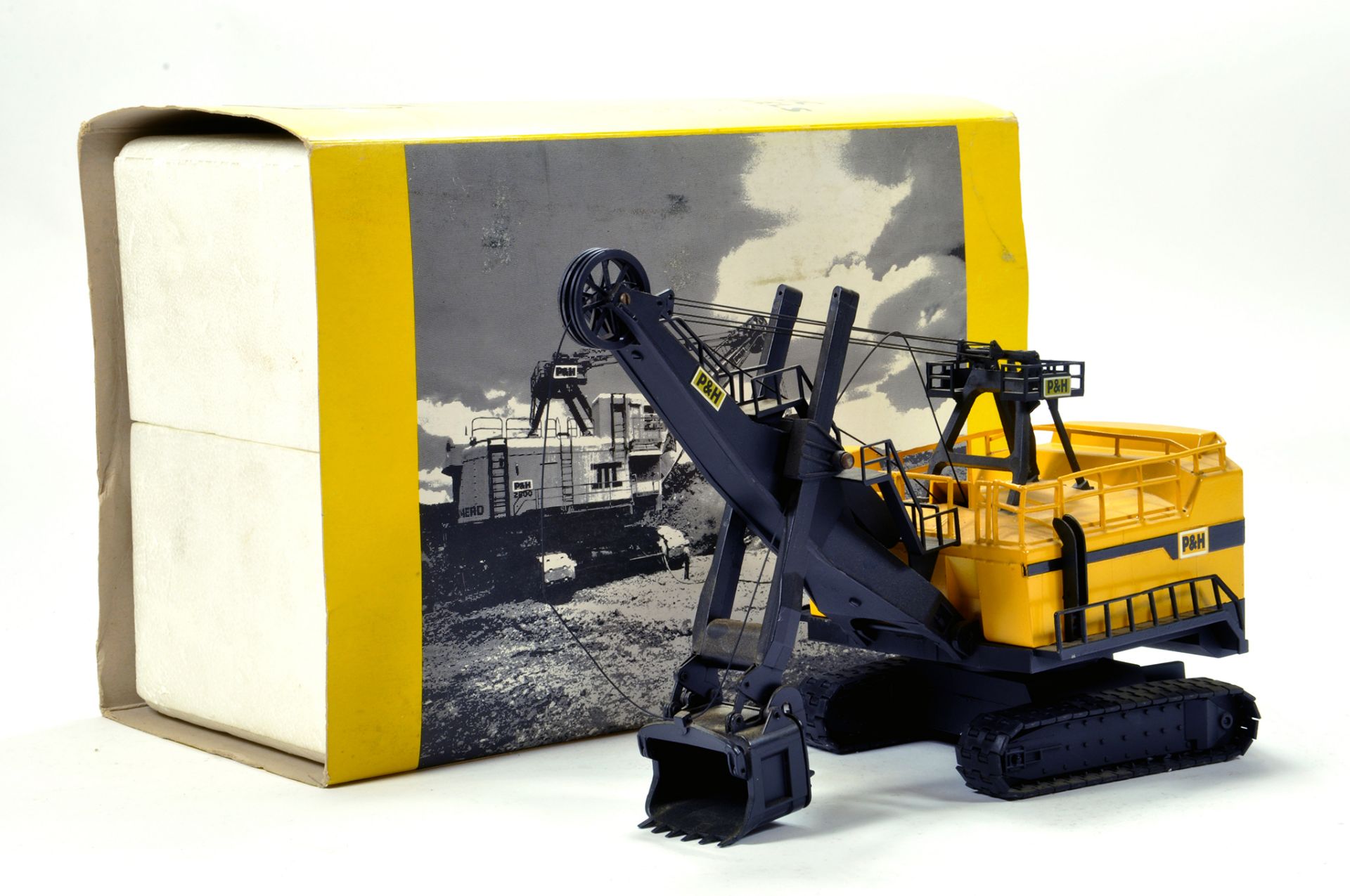 Conrad 1/87 construction issue comprising No. 2940 P&H Excavator Shovel. E to NM.