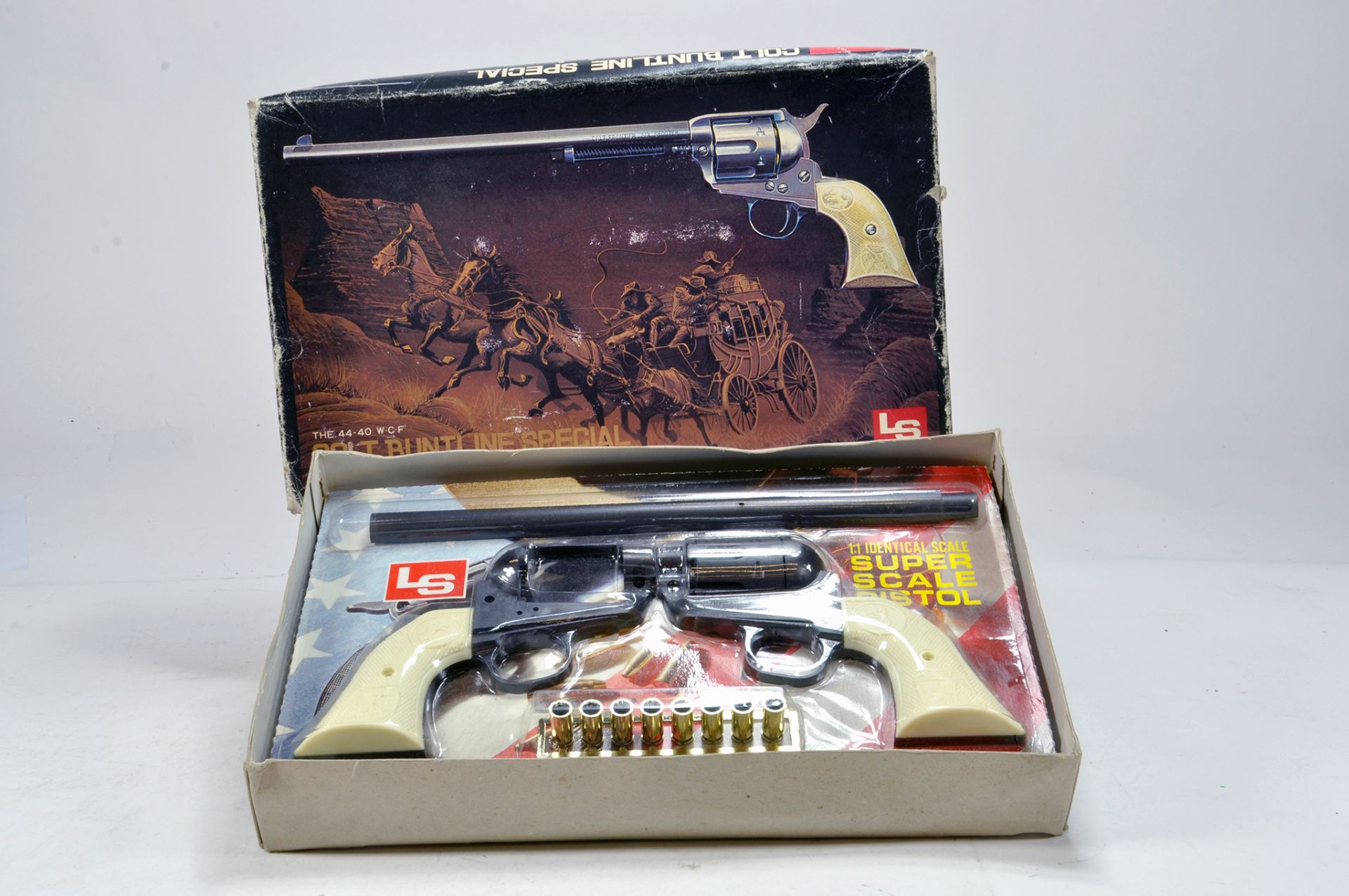 LS plastic model in 1/1 scale of a Colt Toy Pistol Kit. E to NM.