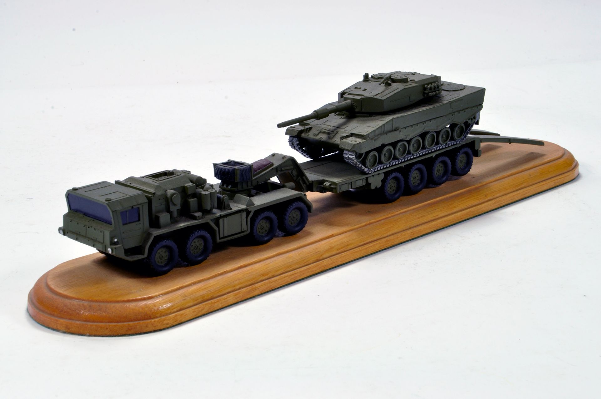 An Impressive 1/87 White Metal Germany Army Faun Elefant 8x8 Tank Transporter with Leopard Tank,