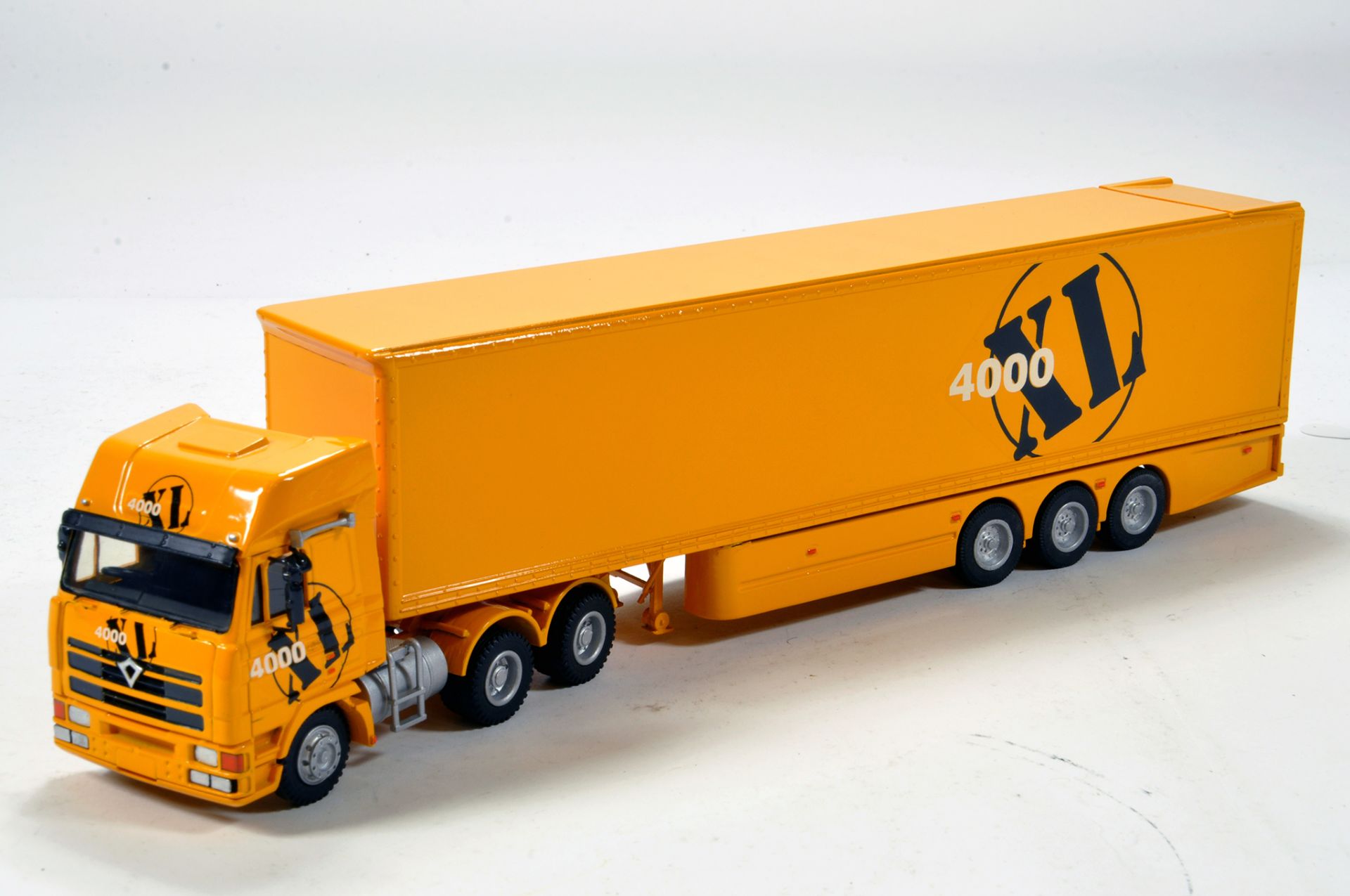 Alan Smith Auto Models ASAM 1/48 Truck issue comprising Foden 4000XL in livery of Foden. Superb hand