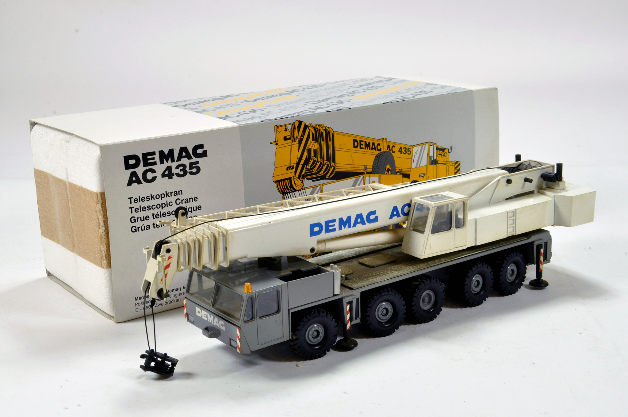 Conrad 1/50 construction issue comprising Demag AC435 Mobile Crane. E to NM.