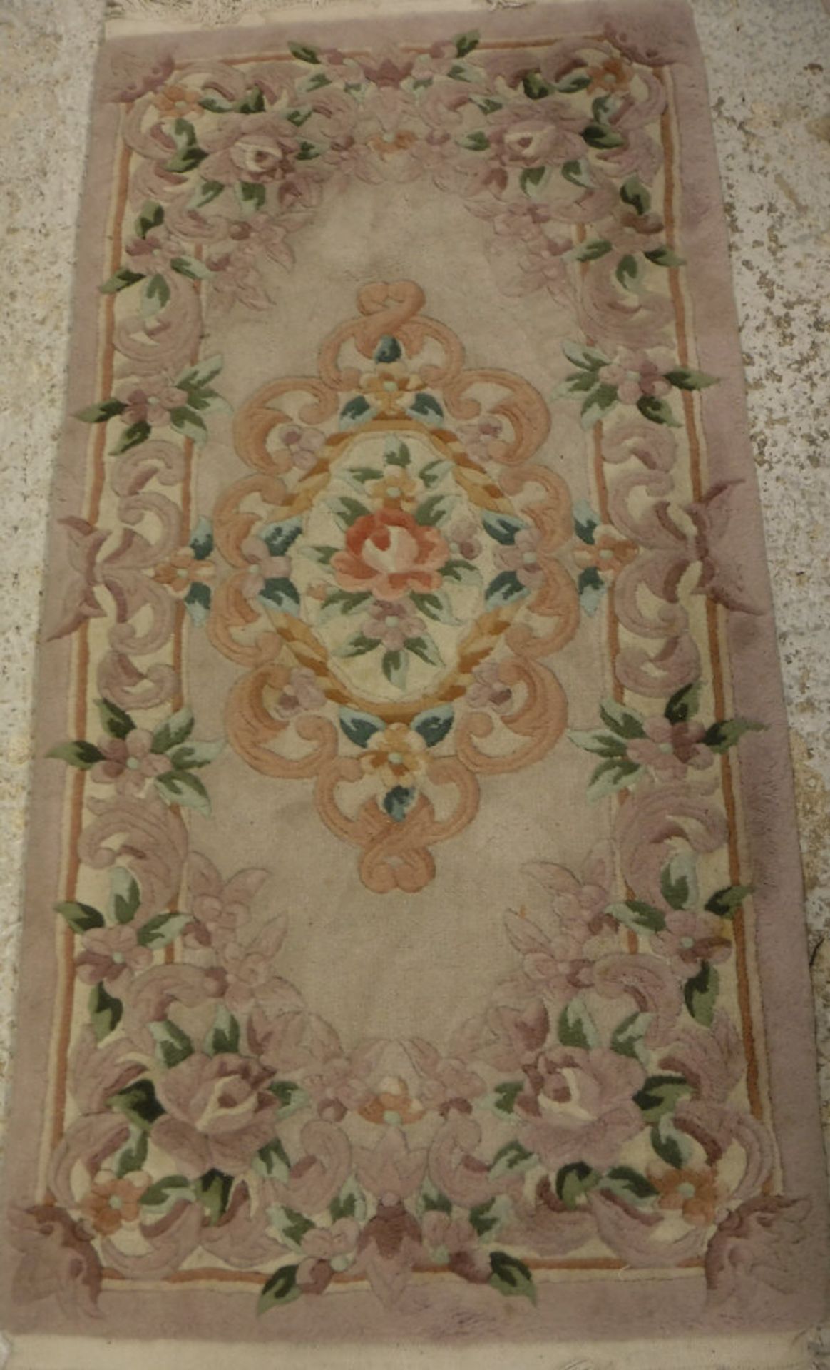 A Chinese superwash rug, the central panel set with floral decorated medallion on a lilac ground, - Bild 2 aus 3