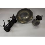 A collection of mainly modern copper and brass wares, to included brass-handled copper skillets,