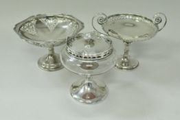 A George V silver pedestal dish with ornamental twin handles and pierced decoration by Mappin &