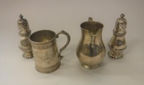 A George V silver cream jug (by Goldsmiths & Silversmiths Company Limited, London 1912),