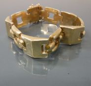 A 9 carat gold bracelet with unusual large links, 20.