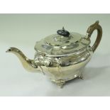 A late Victorian silver teapot with wooden handle (London 1900), 21.