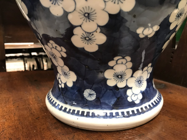 A 19th Century Chinese blue and white prunus blossom decorated baluster shaped vase and cover on a - Image 10 of 24