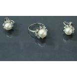 A 14ct white gold cultured pearl and diamond set ring,