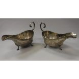 A pair of George V silver sauce boats (Birmingham,