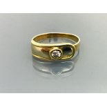An 18 carat gold single stone set ring, approx 3.