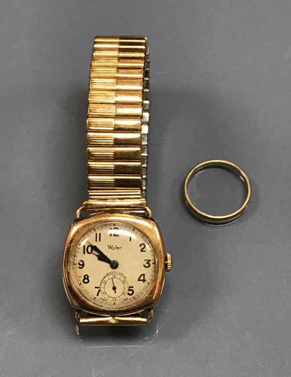A 9 carat gold cased Wyler wristwatch with expanding bracelet,