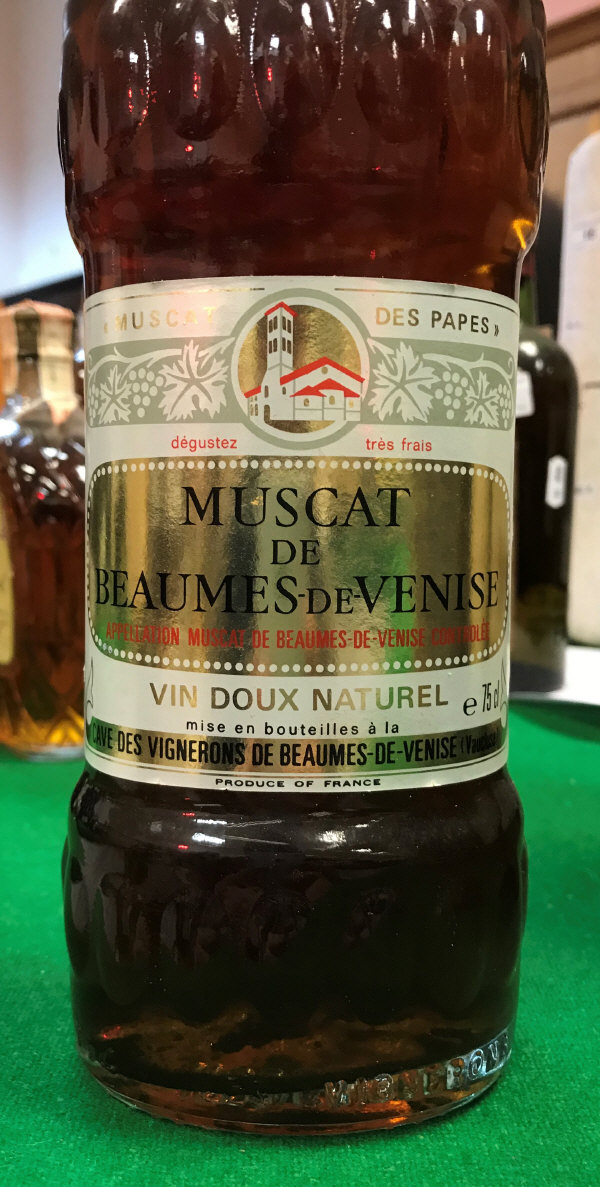 Eighteen various bottles of beers, wines and spririts including Muscat de Baumes de Venise,