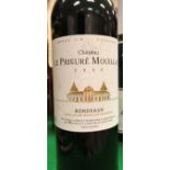 A mixed lot of wines to include Château Le Prieuré Mouillac 2009, one bottle Mionetto Prosecco,