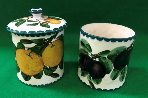 An early 20th Century Wemyss marmalade jar and cover of cylindrical form, decorated with oranges,