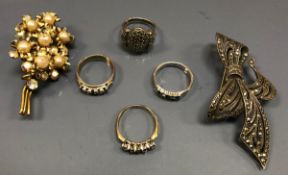 Four various ladies dress rings, a marca