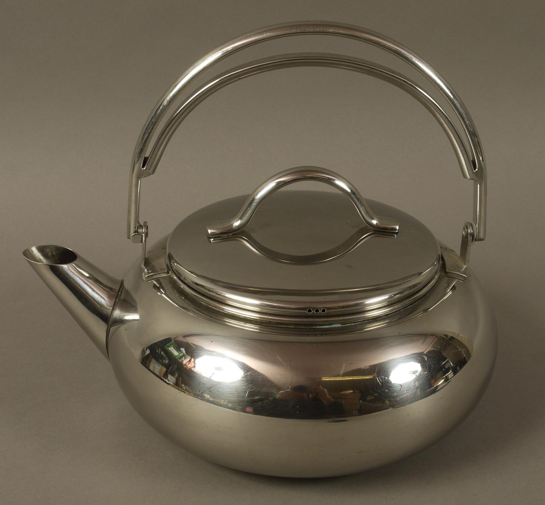 A stainless steel AGA kettle of compressed cauldron shape, slightly domed lid with strap handle, - Image 2 of 3