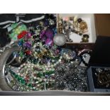 A quantity of costume jewellery