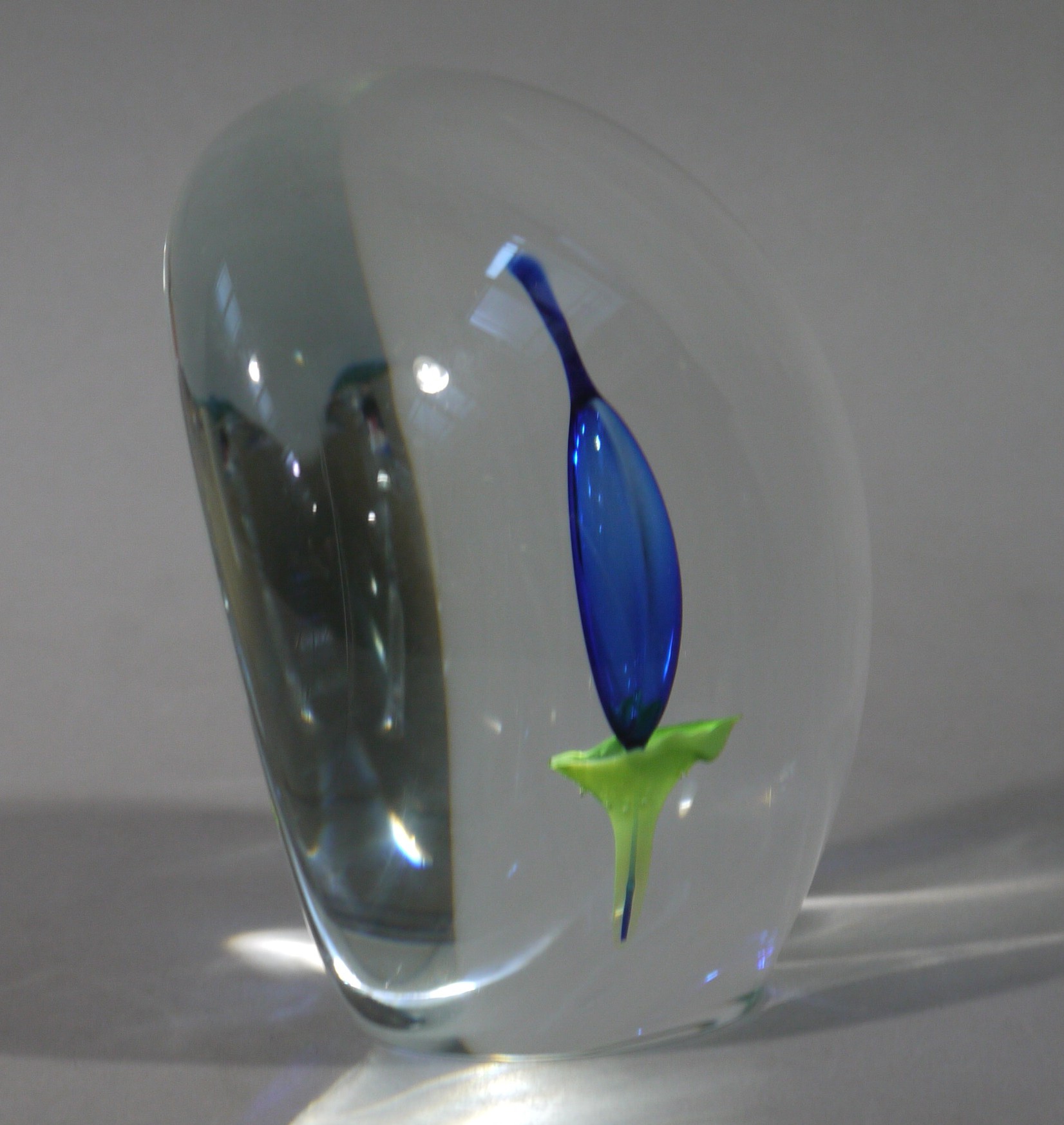 A large glass flower paperweight, - Image 2 of 2