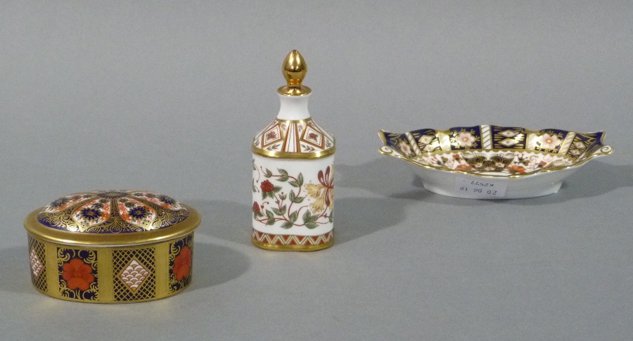 A Royal Crown Derby old Imari pattern oval box and cover, 9.