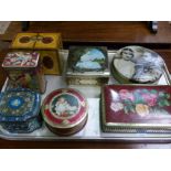 A quantity of vintage tins