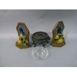 A hardwood vase stand with pierced apron and scrolling legs, a pair of bird and fruit bookends,