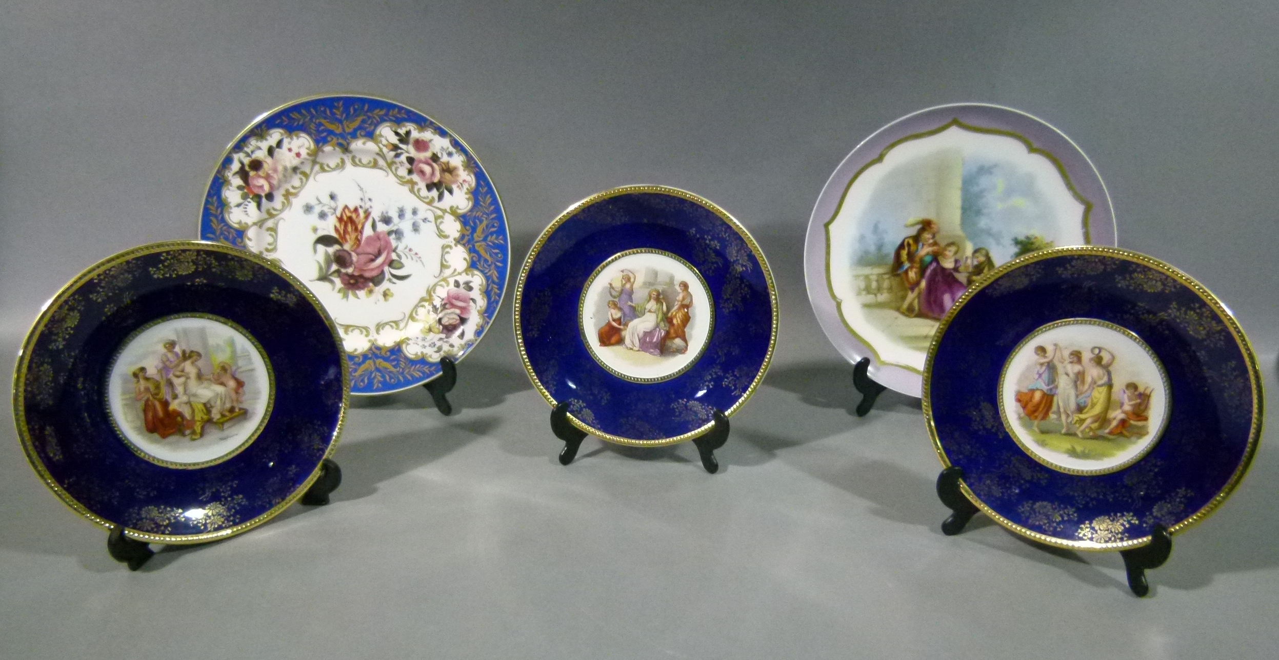 A Vienna style circular porcelain cabinet plate painted to the centre with a couple being served - Image 2 of 2