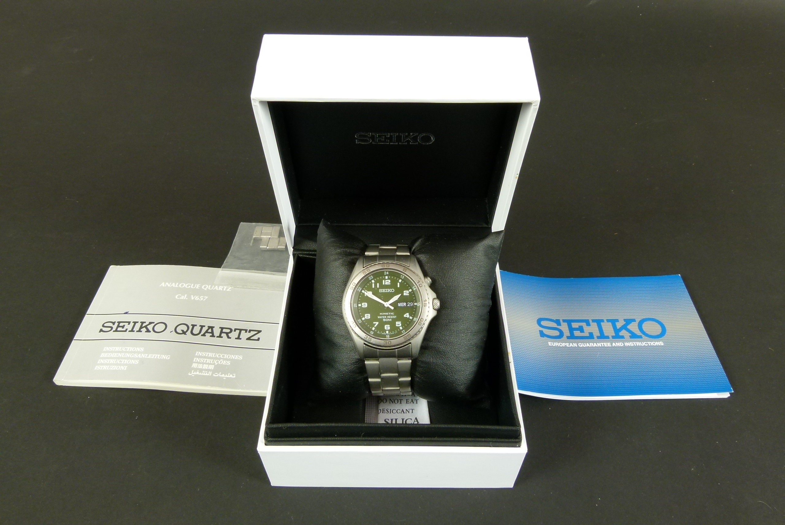 Seiko gentleman's kinetic day and date wristwatch in stainless steel case No 810153, green dial with
