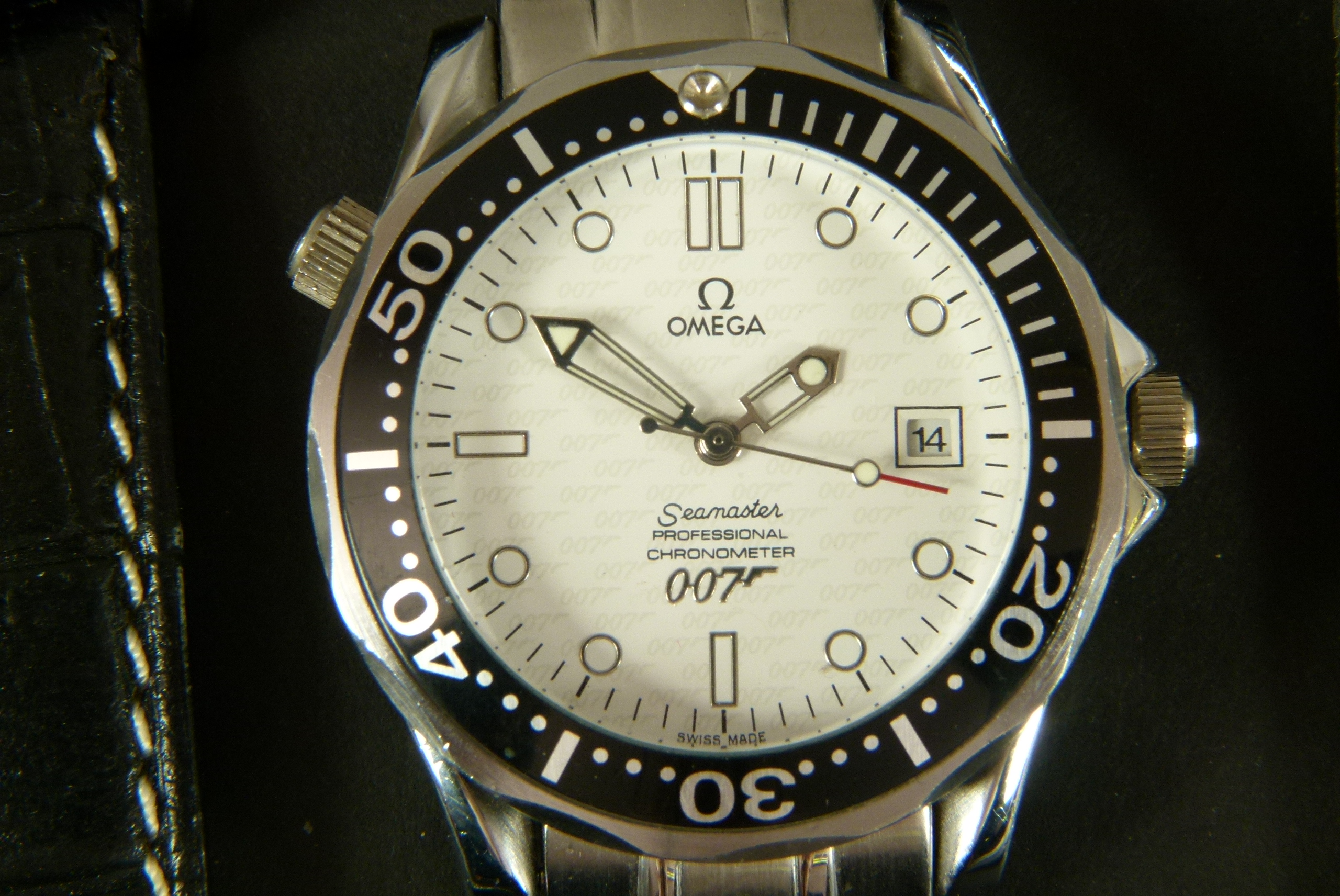 A fake Omega gentleman's date wristwatch in white base metal case and bracelet with white dial, - Image 2 of 3