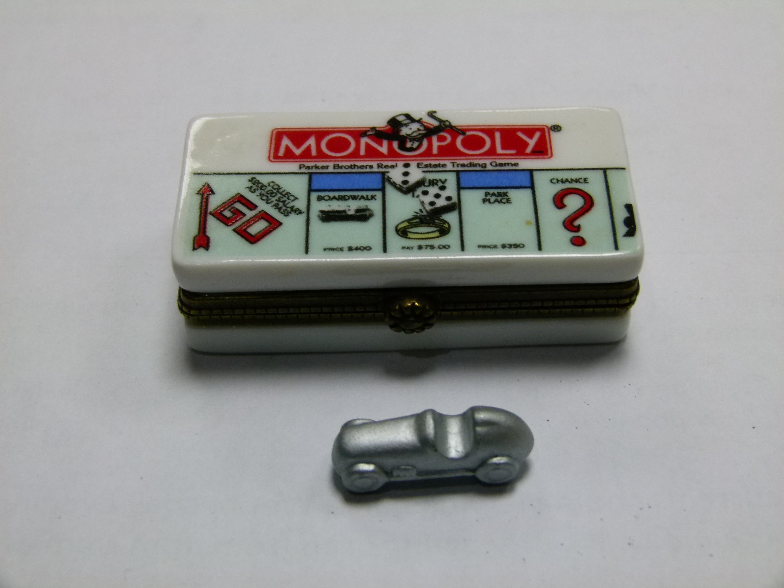 A Parker Brothers real estate trading game 'Monopoly' novelty pill box - Image 2 of 2