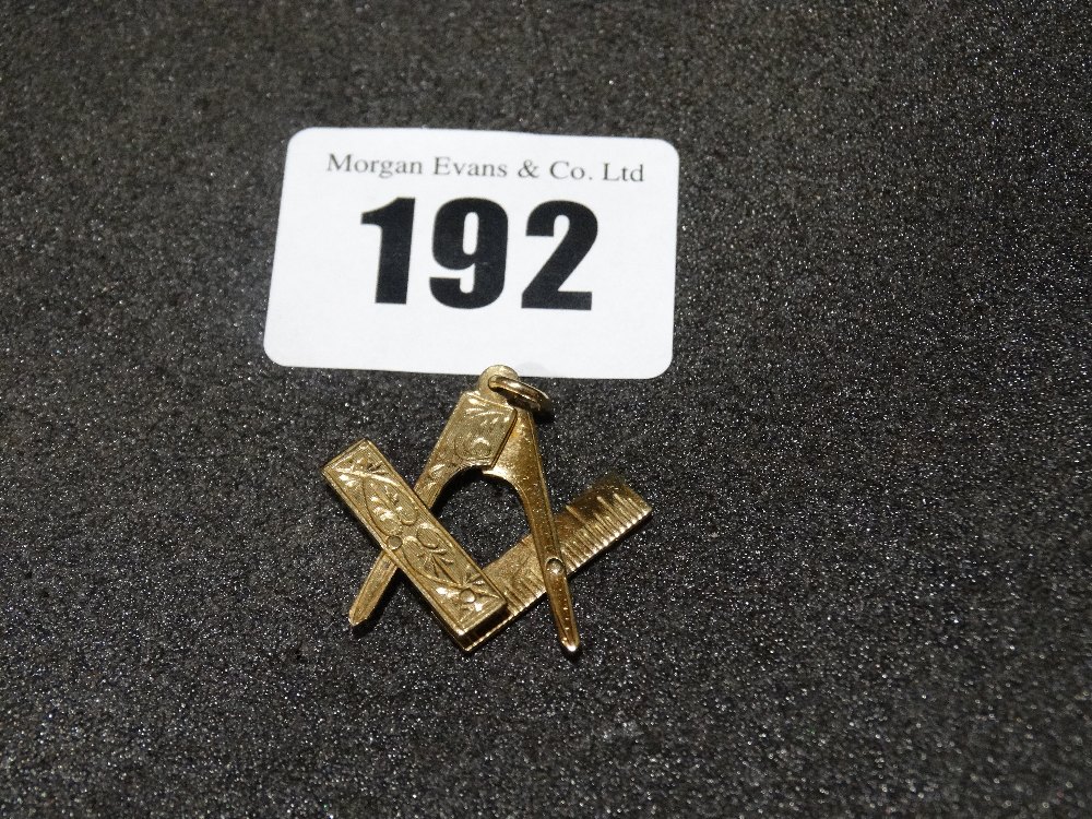 A Folding 9ct Gold Masonic Pendant