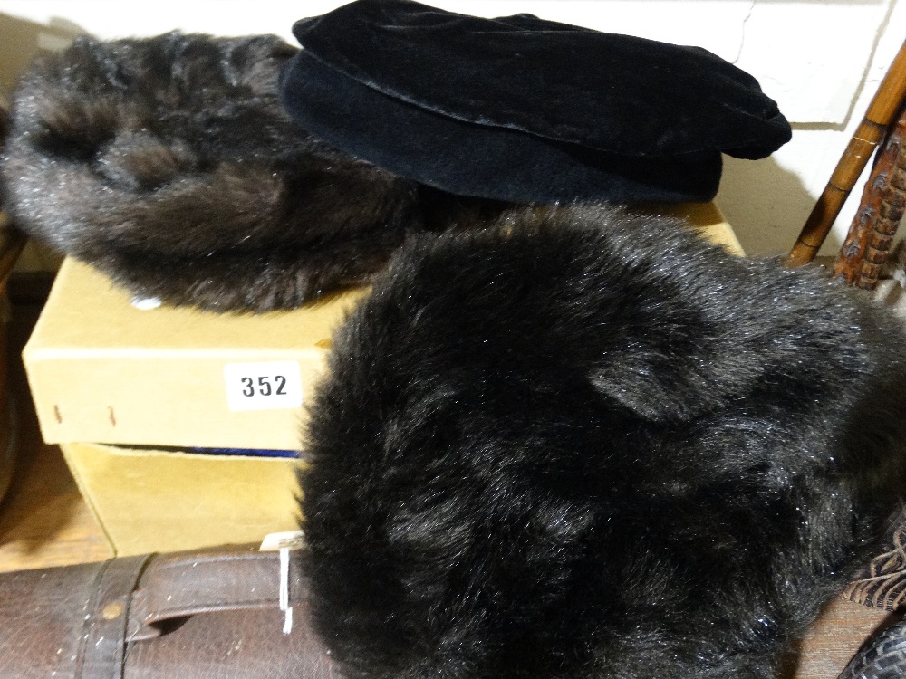 A Quantity Of Early To Mid 20th Century Hats