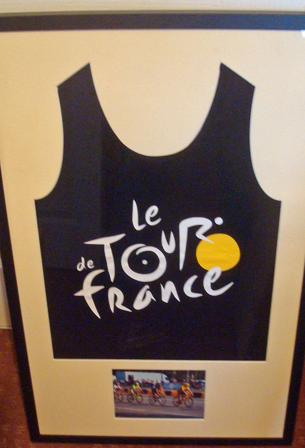 Cycling - Tour De France Winner Chris Froome Signed Shirt - Black shirt signed to bottom framed - Image 3 of 3