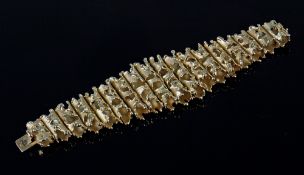 Jewellery - Elizabeth Taylor Collection 18K Gold Bracelet - a stunning 18K gold bracelet of abstract