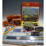Hornby Railways RS. 651 Freightmaster Set with British Railway D5572 Loco and rolling tock with