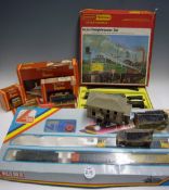 Hornby Railways RS. 651 Freightmaster Set with British Railway D5572 Loco and rolling tock with