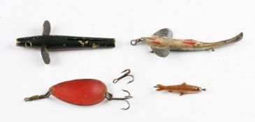 Collection of early fishing lures (4) - Geens Patent "Chase Me" bait 3.5"; Wadhams Celluloid 1.5"