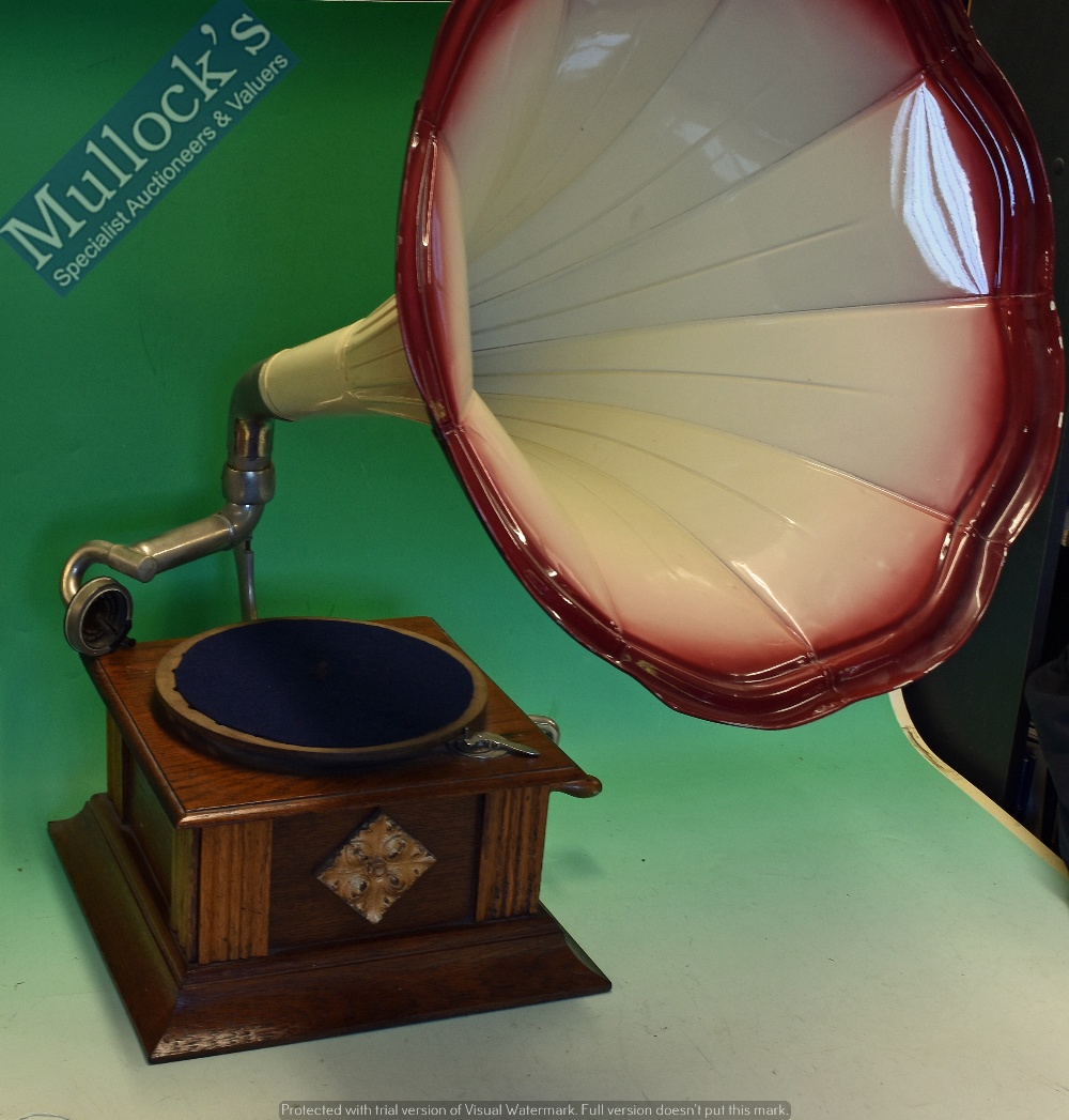 ‘Dulcephone’ Gramophone with Horn marked ‘with new Crescendo sound box’, with no apparent