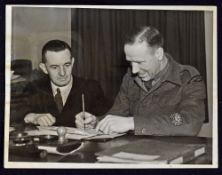 1945 Allied Newspapers original photograph with Matt Busby appending his signature to a document -