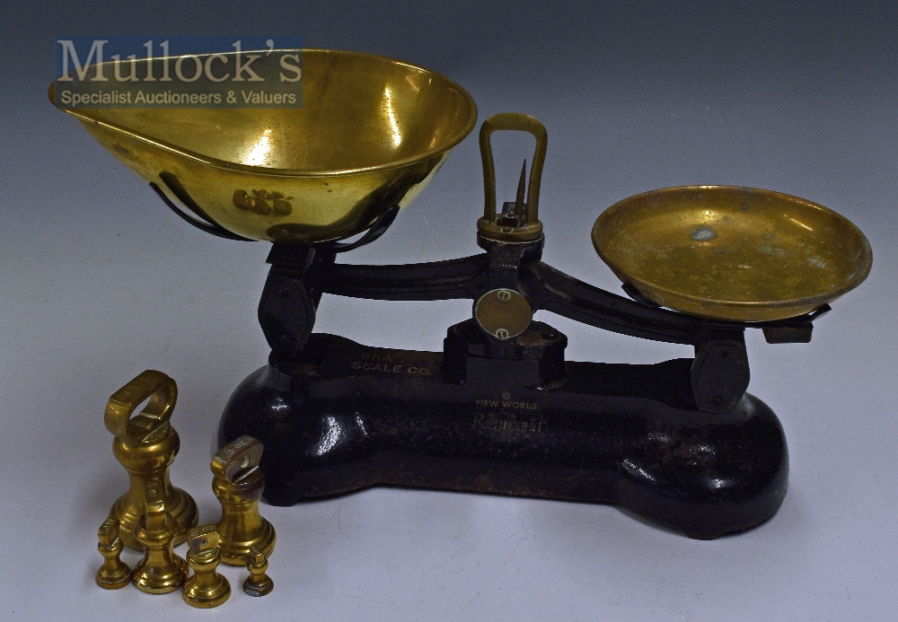 Set of Scales New World Scales by Libra Scale Co England complete with 6 weights