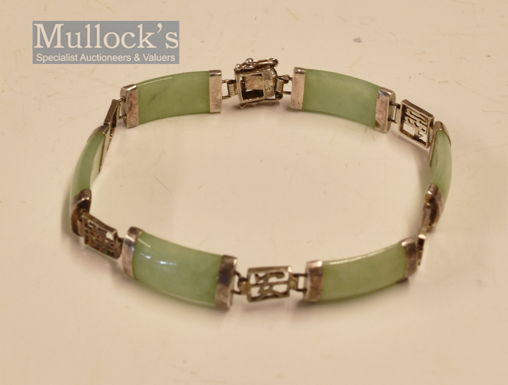 Silver and Jade Bracelet marked 925 with oriental links and clasp, 6x rectangular stones, length - Image 3 of 3